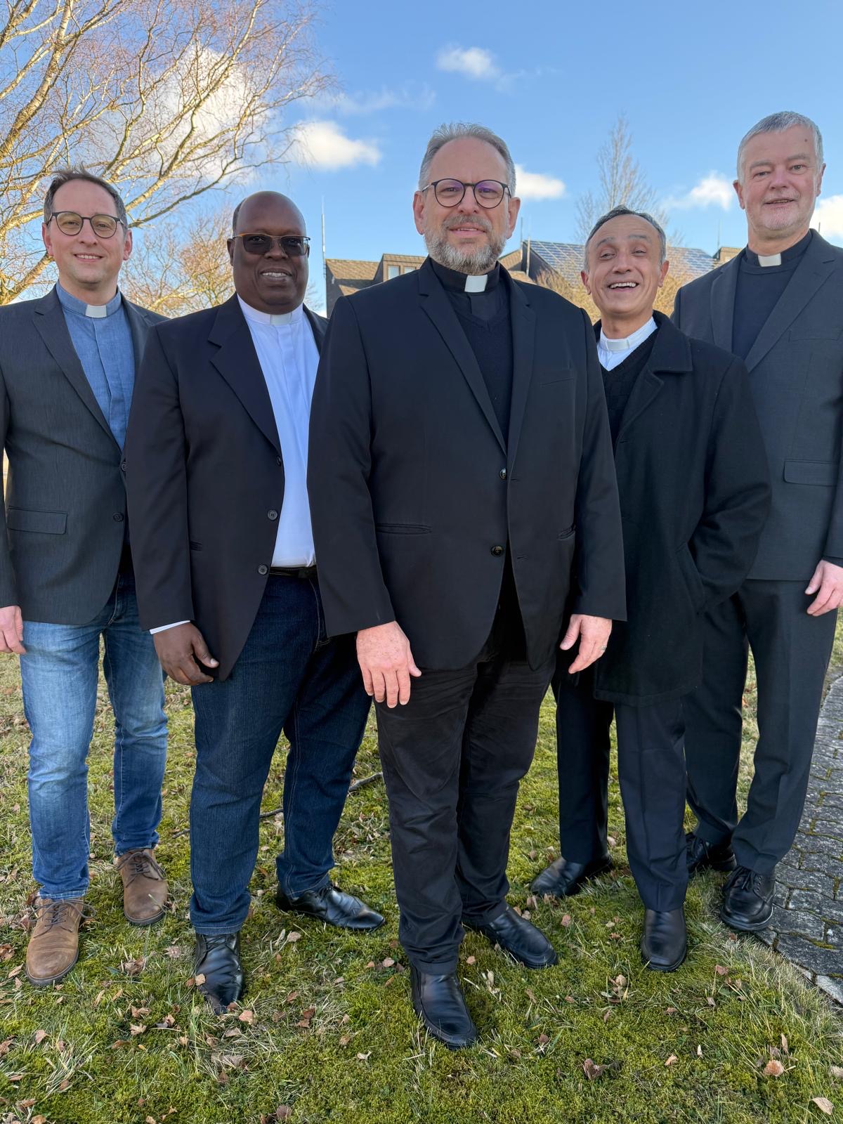 Pfr. Frank Blumers (Deutschland), Pfr. Gilbert Ndayishimiye (Burundi), Generalrektor Dr. Marcelo Cervi (Brasilien/Italien), Pfr. Alejandro Zelaya (Argentinien), Pfr. Stefan Keller (Deutschland)
