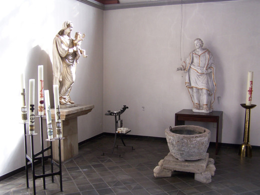 neu zu gestaltender Bereich am Taufbrunnen