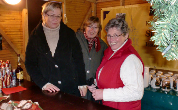 Conny Graßhoff | Angela Angenendt-Asdonk | Maria Eumes im Stand der Pfarrgemeinde St. Anna