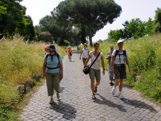 Pilger auf der Via Appia Antica